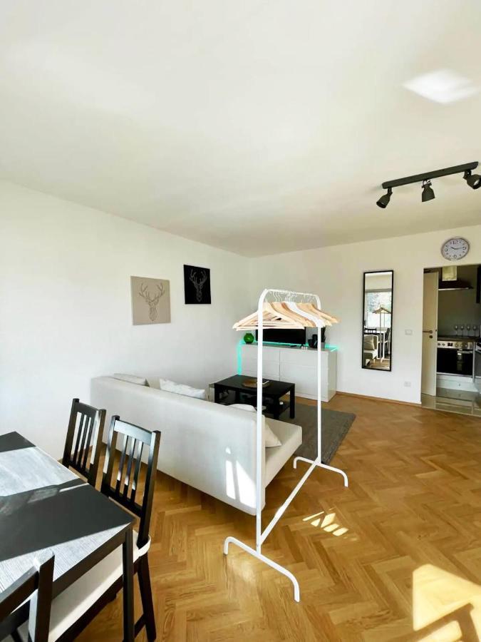 Cozy Apartment With Kitchen + Balcony New! Essen Eksteriør bilde